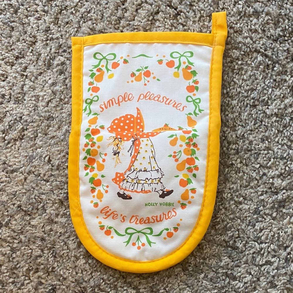 Vintage Holly Hobbie quilted pot holder oven mitt
Brand new.